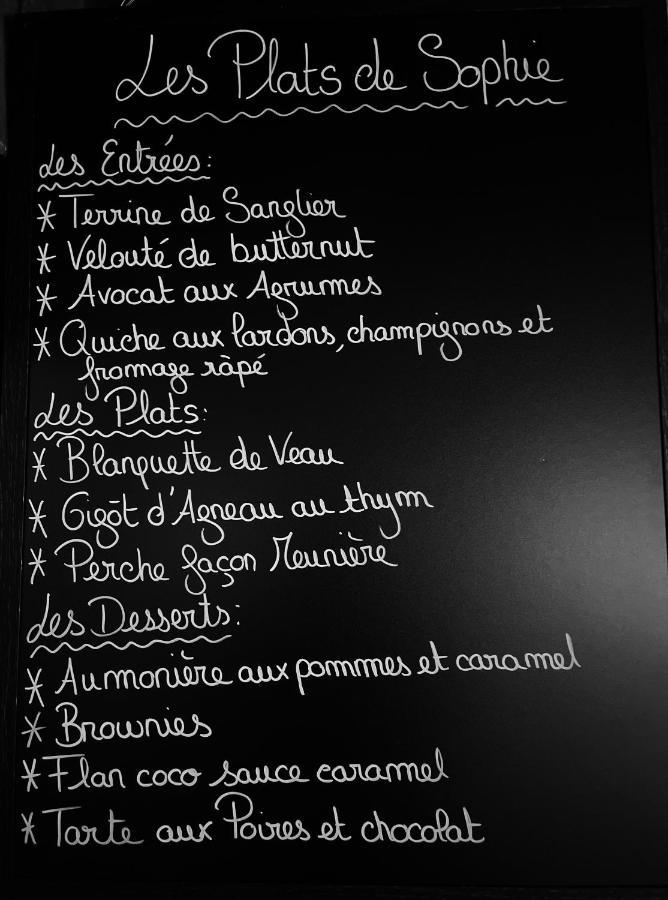 Restaurant Hotel Logis Chez Sophie Briouze Exterior photo