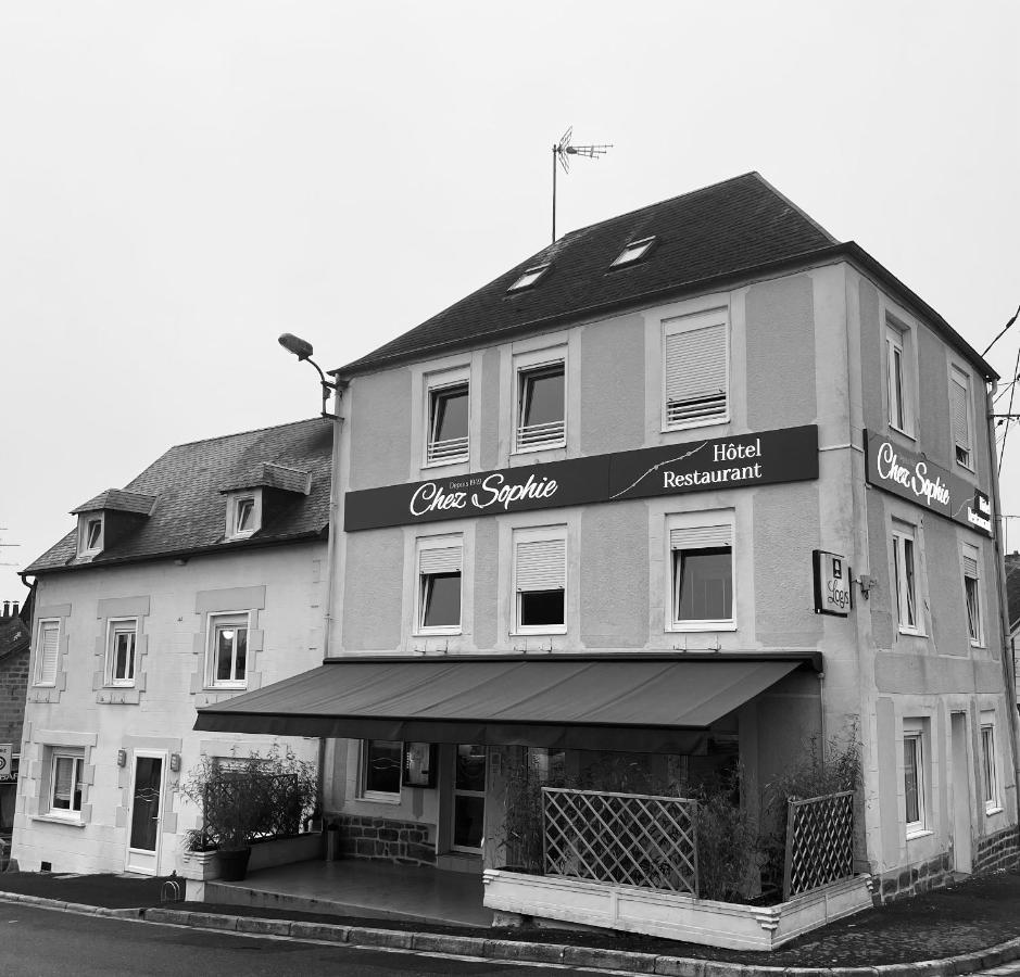 Restaurant Hotel Logis Chez Sophie Briouze Exterior photo