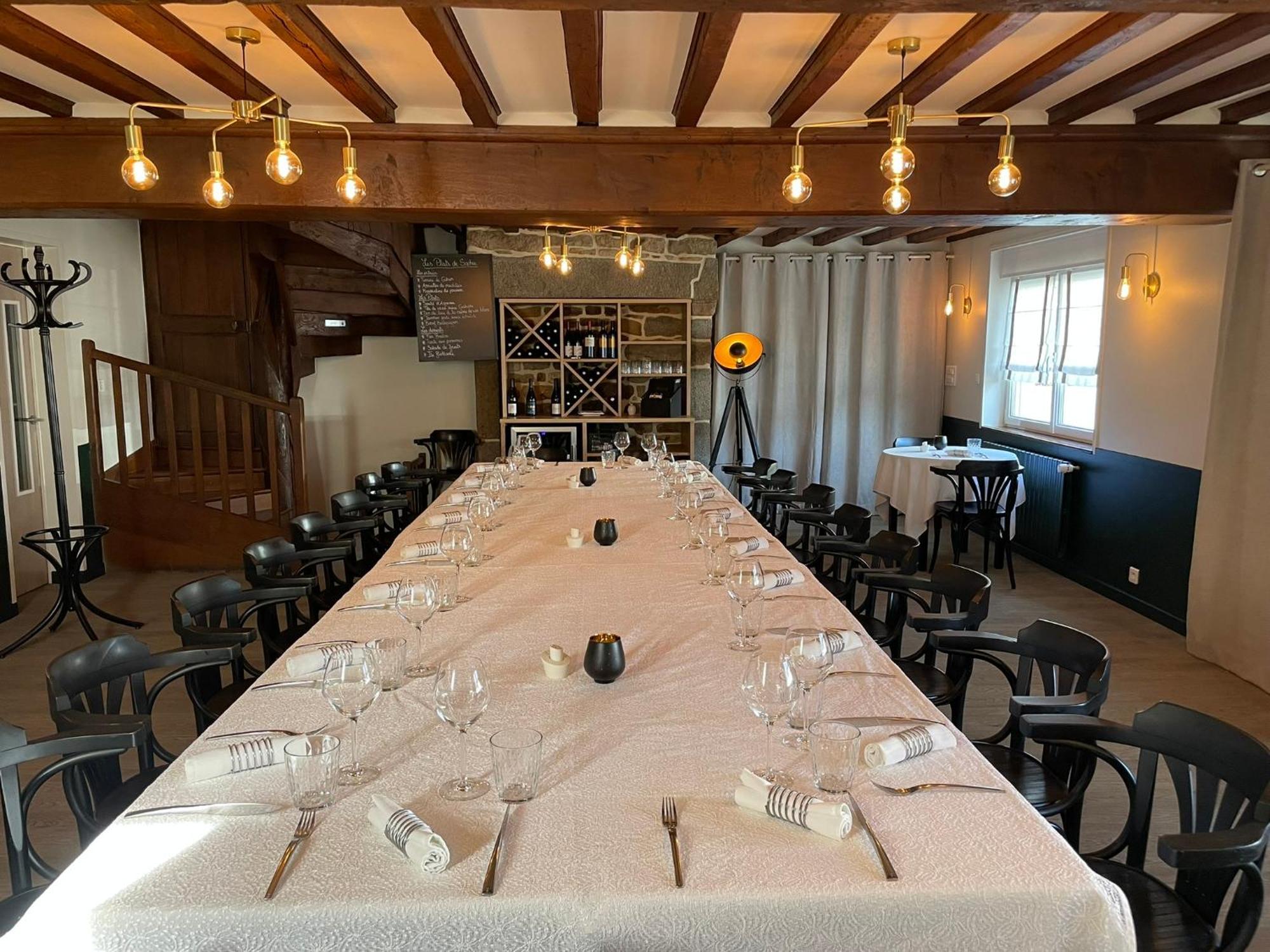 Restaurant Hotel Logis Chez Sophie Briouze Exterior photo
