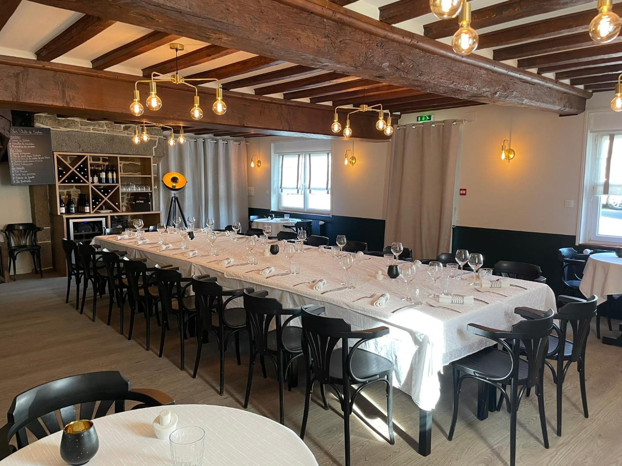Restaurant Hotel Logis Chez Sophie Briouze Exterior photo