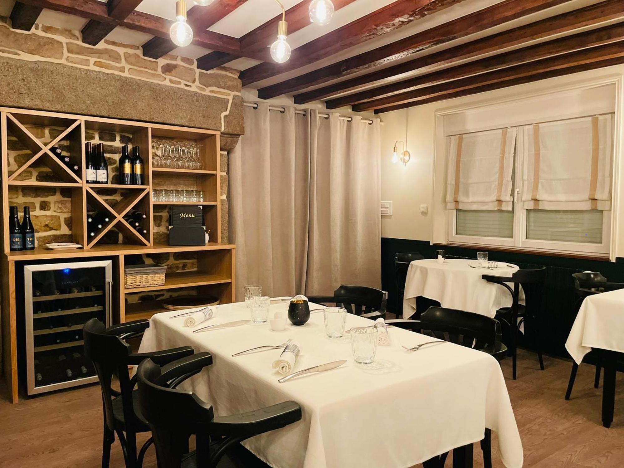 Restaurant Hotel Logis Chez Sophie Briouze Exterior photo